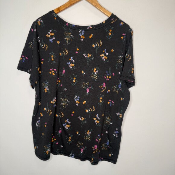 Penningtons Woman Curvey T-Shirt Black Floral Size 2X - Picture 2 of 4
